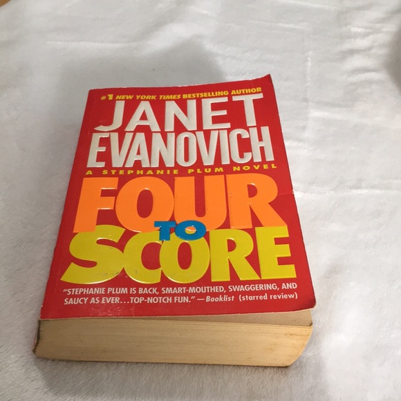 Lot of 3 paperback books. Four to Score, The Dead Room, & The Romanov Prophecy - Picture 2 of 7